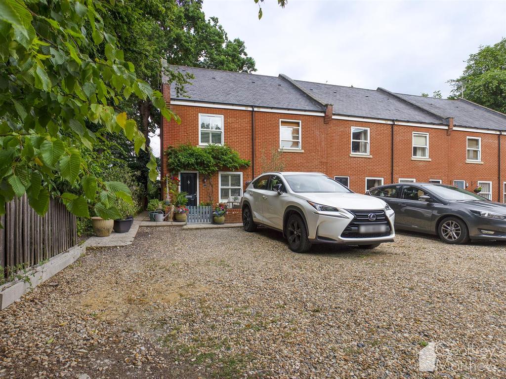 The Mews, Whitney Wood, Old Stevenage 2 bed house £400,000