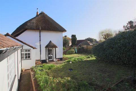 16 Chapel Road, Exeter, EX2 8TB