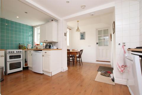 16 Chapel Road, Exeter, EX2 8TB