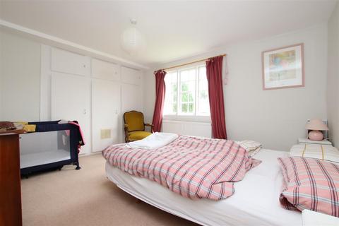 16 Chapel Road, Exeter, EX2 8TB