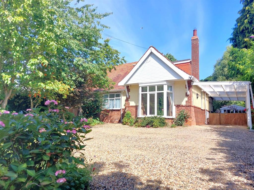 Seaton Road, Hornsea 2 bed semidetached bungalow £299,950