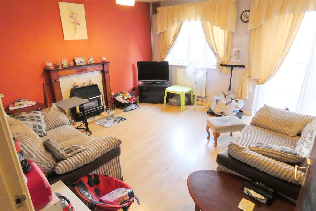 Crossways Green, Kingstanding... 2 bed terraced house £175,000