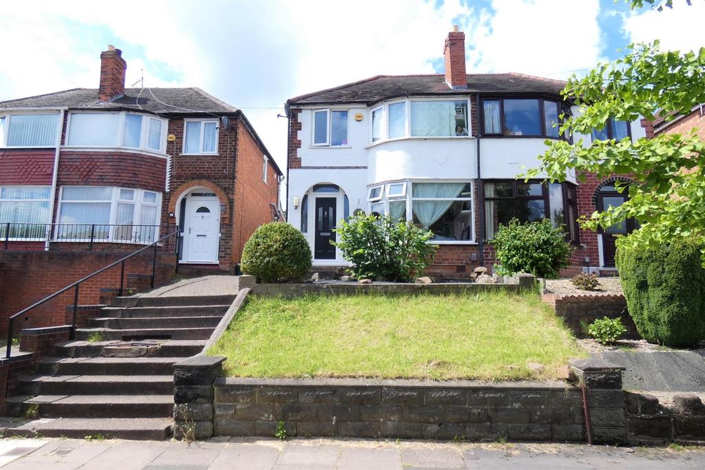 Turnberry Road, Great Barr, Birmingham 3 bed semidetached house £220,000