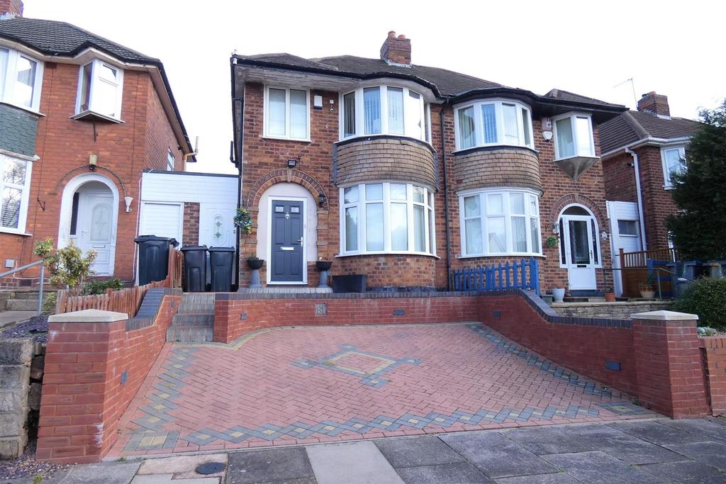Yateley Crescent, Great Barr, Birmingham 3 bed semidetached house £