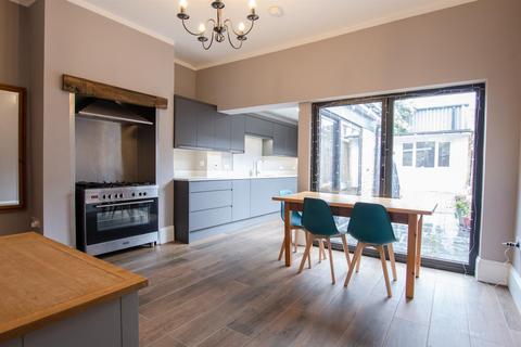 2 bedroom terraced house to rent, Heslington Road, York, YO10 5AX