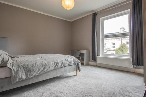 2 bedroom terraced house to rent, Heslington Road, York, YO10 5AX