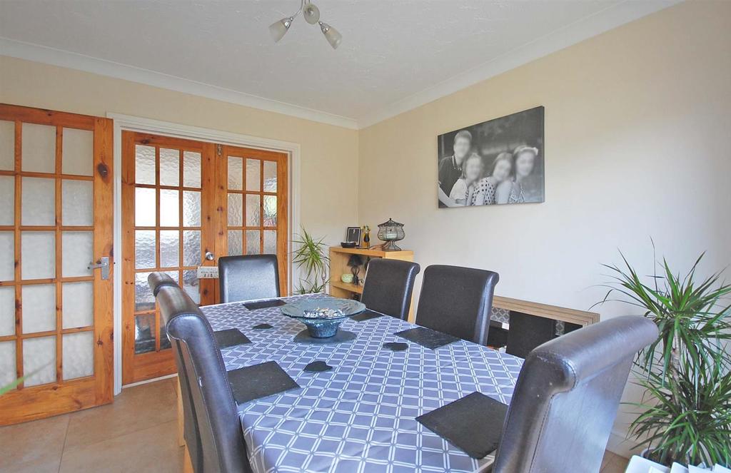 Dining Room b.jpg
