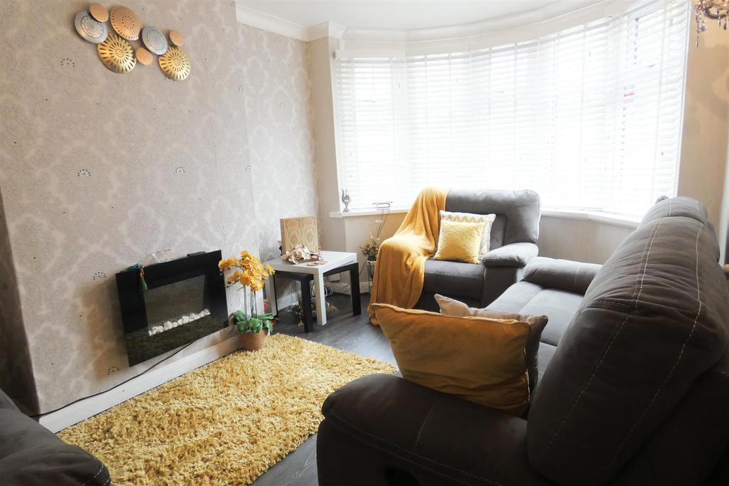 Cliveden Avenue, Great Barr, Birmingham 3 bed semidetached house £