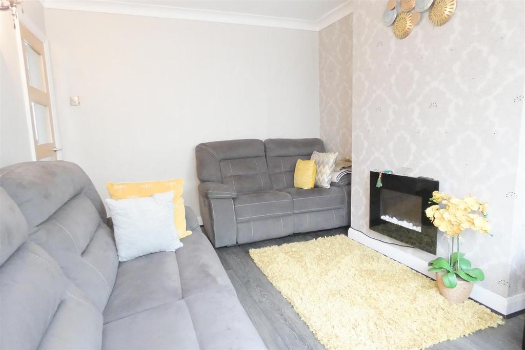Cliveden Avenue, Great Barr, Birmingham 3 bed semidetached house £