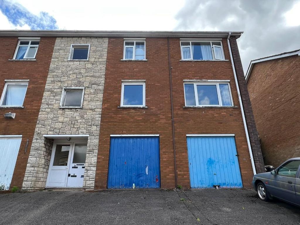 Lynmouth Crescent, Rumney, Cardiff 2 bed flat £80,000