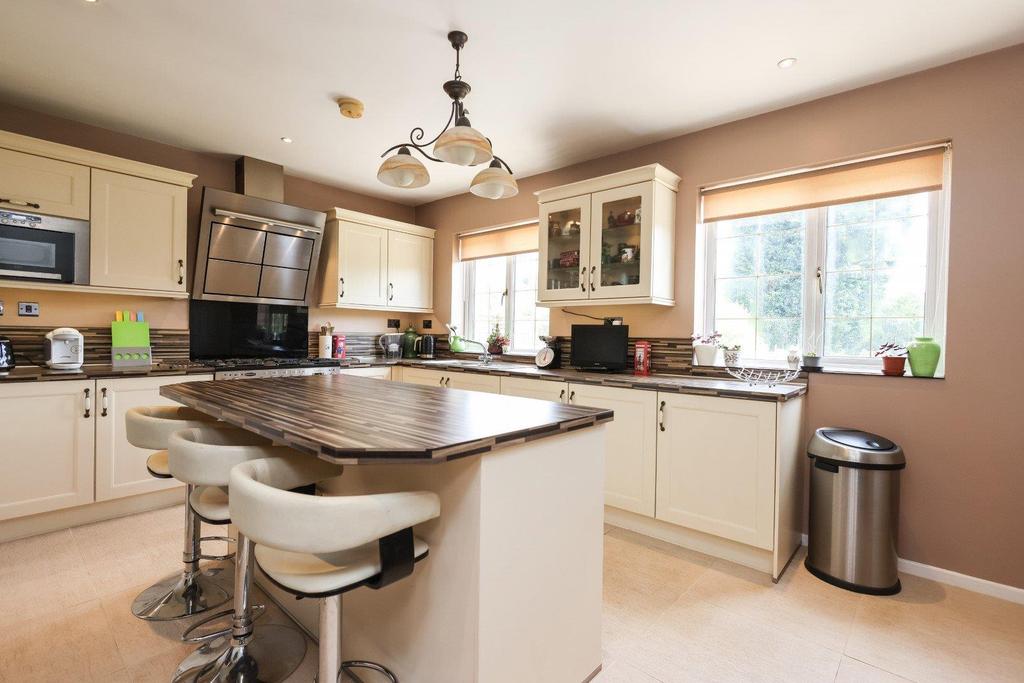 Goodwood Drive, Streetly 3 bed detached house £540,000