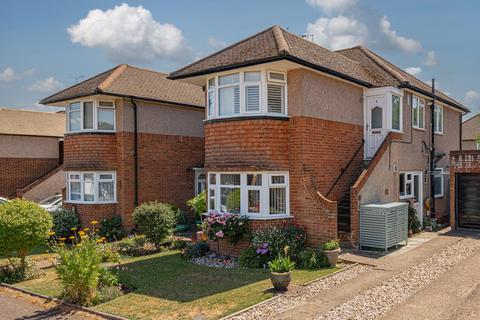 8 Willis Close, Epsom, KT18 7SS