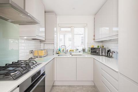8 Willis Close, Epsom, KT18 7SS
