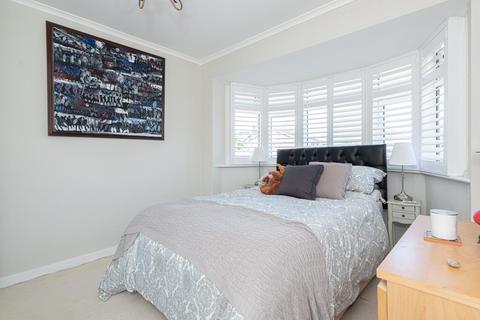 8 Willis Close, Epsom, KT18 7SS