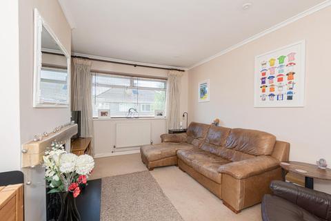 8 Willis Close, Epsom, KT18 7SS