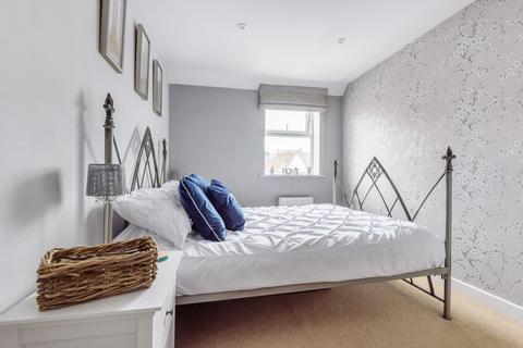 205 Cloatley Crescent, Royal Wootton Bassett, Swindon, SN4 7FX