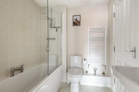 205 Cloatley Crescent, Royal Wootton Bassett, Swindon, SN4 7FX