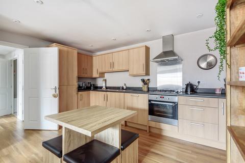 205 Cloatley Crescent, Royal Wootton Bassett, Swindon, SN4 7FX