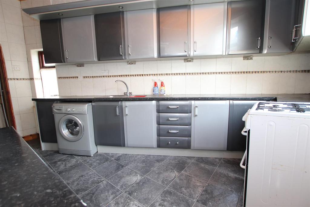 Rushton Road, Bradford 5 bed townhouse £70,000