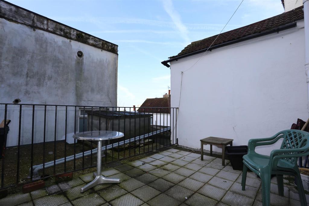 Upper North Street, Brighton, East... 2 bed £1,295 pcm (£