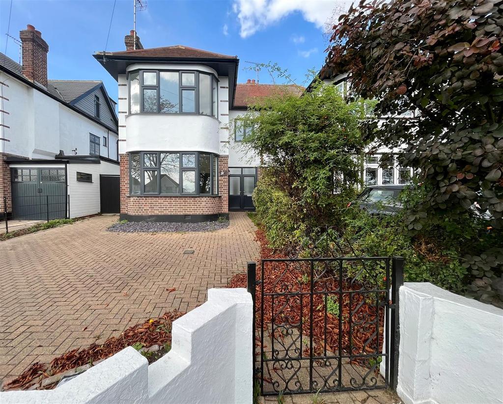 Prittlewell Chase, Westcliff On Sea 3 bed semidetached house £560,000