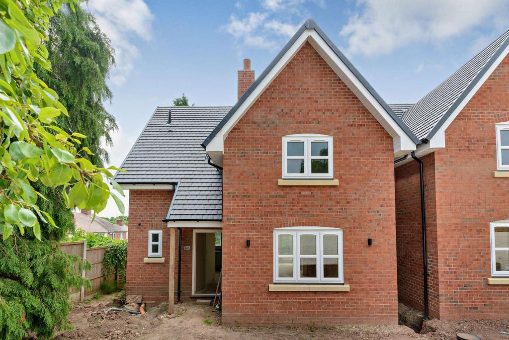 Gaiafields Road, Lichfield... 3 bed detached house £450,000