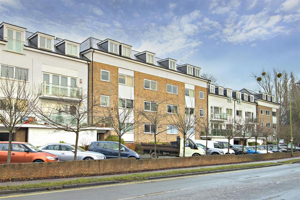 Watling Street, Radlett, Hertfordshire, WD7 2 bed apartment to rent £