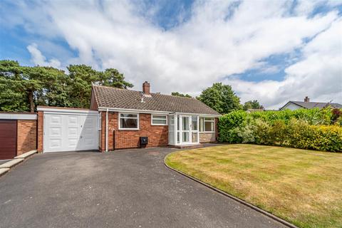 2 bedroom detached bungalow for sale - 21 The Spinney, Finchfield, Wolverhampton