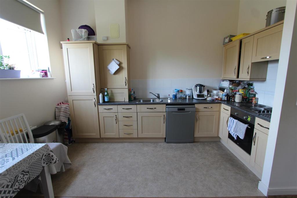 Esparto Way, South Darenth, Dartford 2 bed to rent £1,800