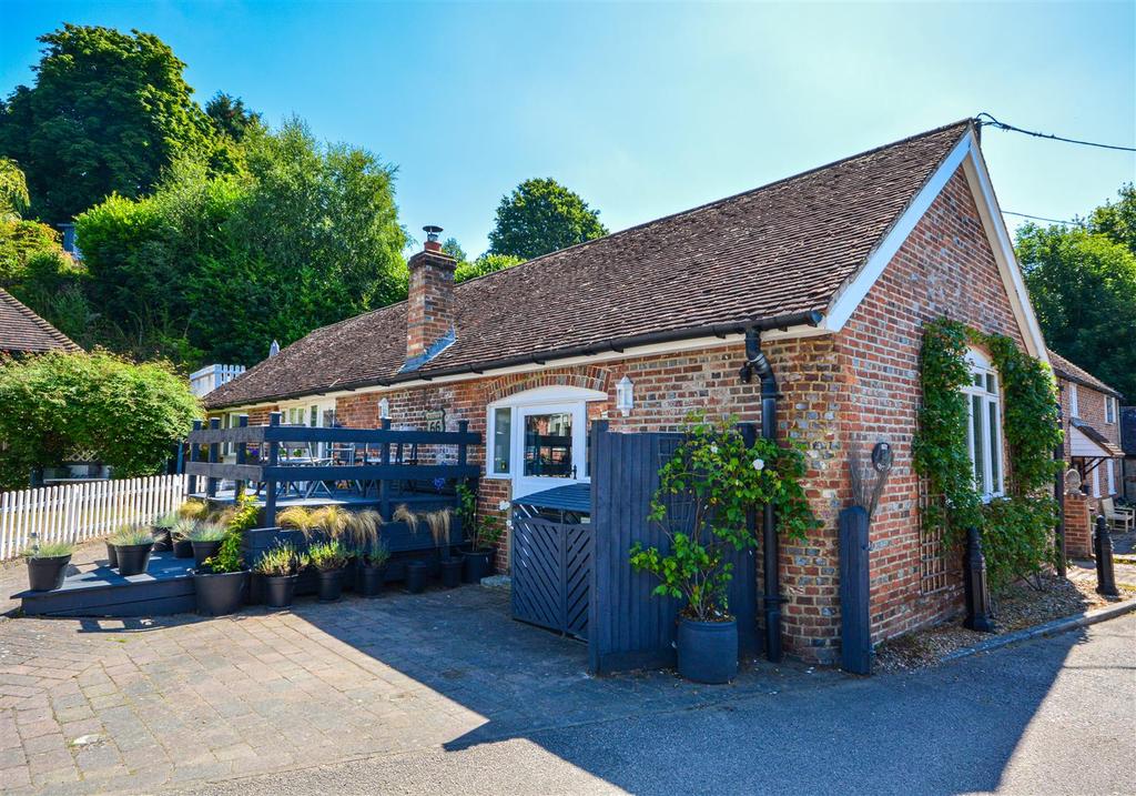 Powdermill Lake, Powdermill Lane, Battle 3 bed detached bungalow for