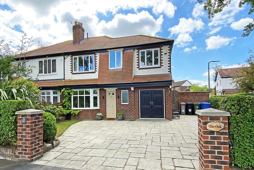 Bloomsbury Lane, Timperley 4 bed semidetached house £600,000