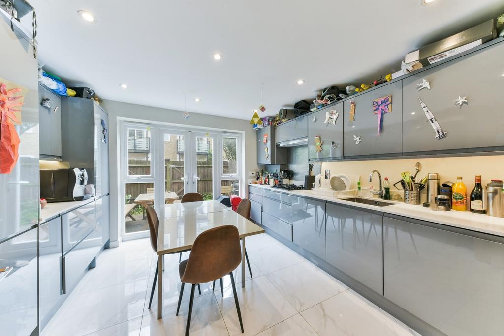 Balmoral Court, Merrow Street, Walworth SE17 5 bed terraced house £