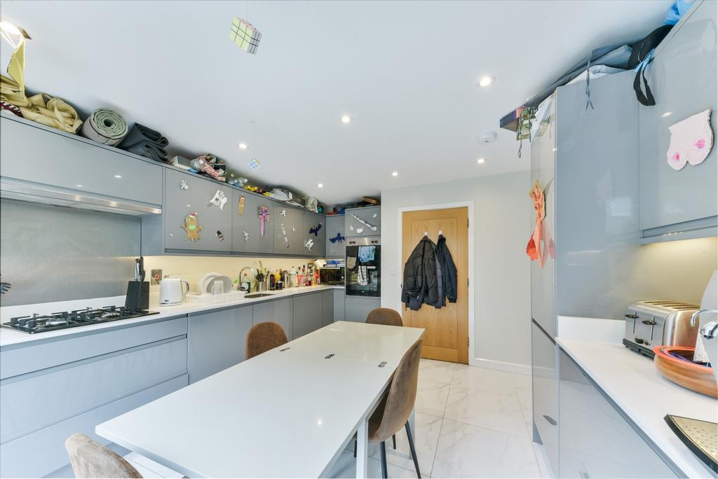 Balmoral Court, Merrow Street, Walworth SE17 5 bed terraced house £