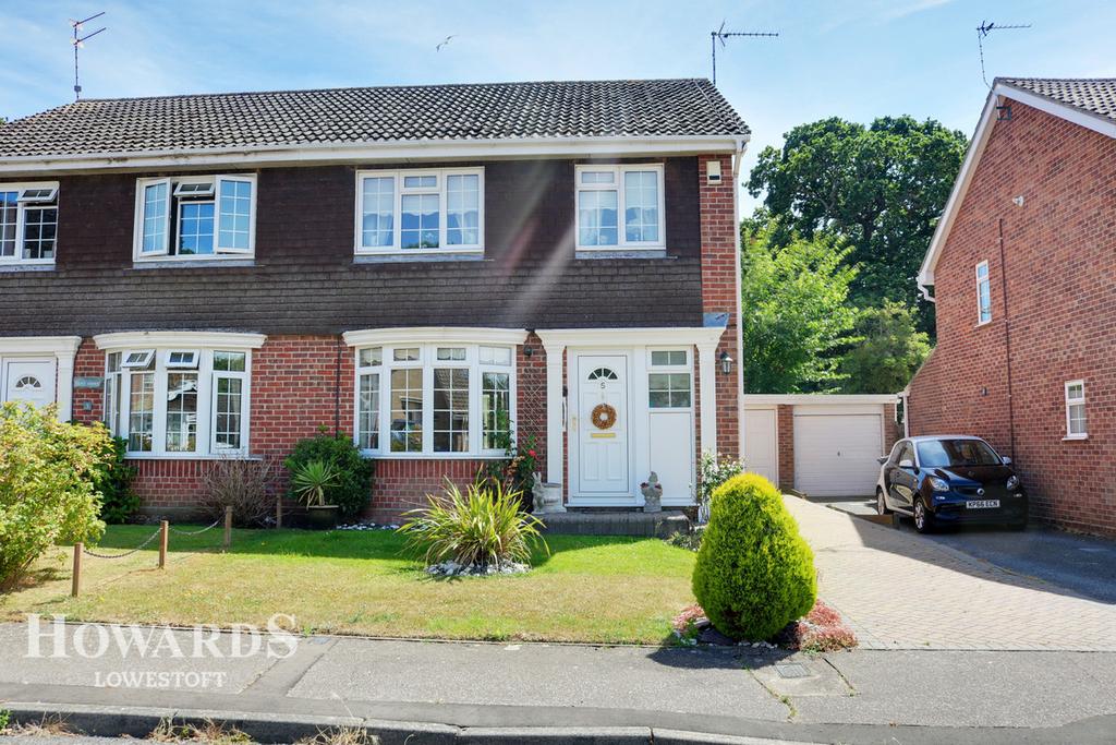 Stubbs Wood, Lowestoft 3 bed semidetached house £295,000