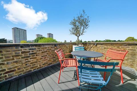 3 bedroom flat to rent, Royal Crescent, Holland Park, London, Royal Borough of Kensington and Chelsea, W11