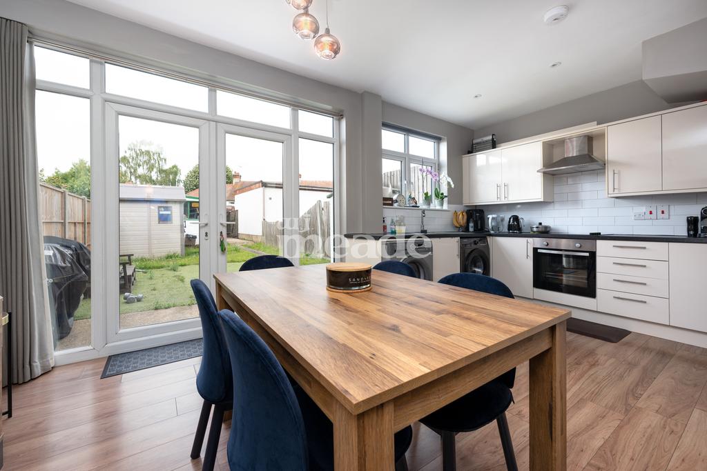 Middleton Avenue, Chingford, E4 3 bed terraced house £500,000
