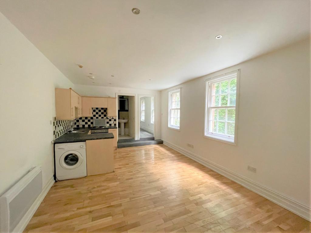 8 Bank Parade, Preston, PR1 1 bed flat £77,000