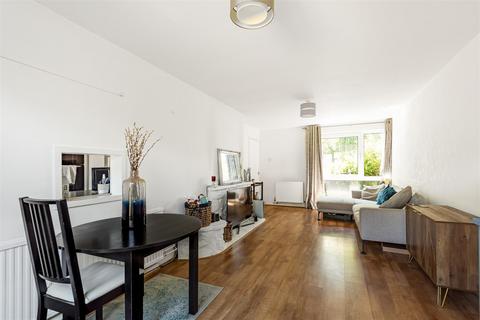 22 Brambling Close, Horsham, RH13 6AZ