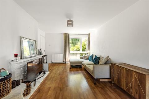 22 Brambling Close, Horsham, RH13 6AZ