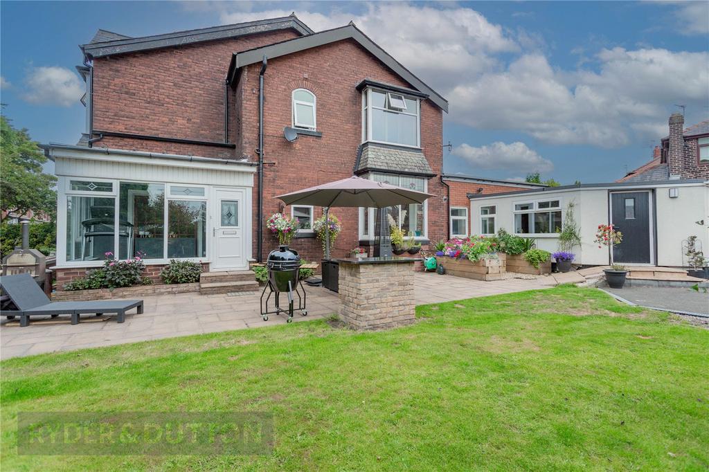 Middleton Road, Heywood, Greater Manchester, OL10 4 bed end of terrace