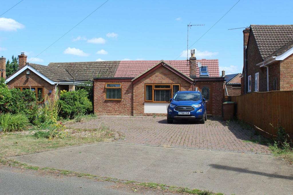 Weedon Lane, Norton, Daventry NN11 2NQ 2 bed semidetached bungalow £