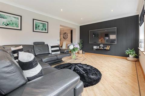 122 Bridgend Park, Bathgate, EH48 2AY