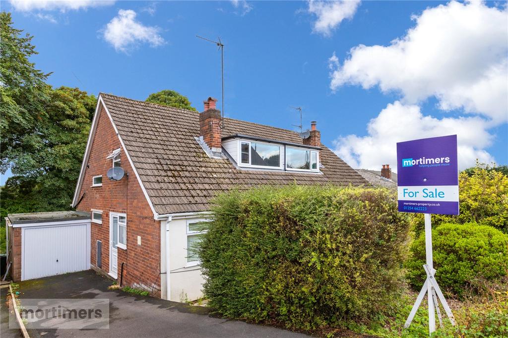 Beaver Close, Wilpshire, Blackburn... 3 bed semidetached house £200,000