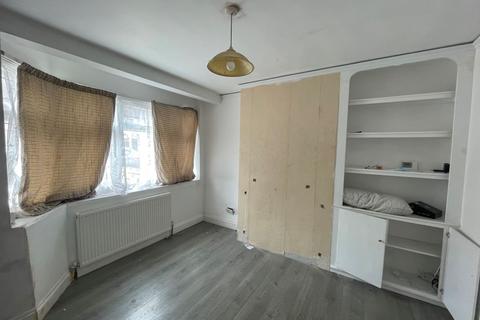 17 Burnham Crescent, Dartford, DA1 5BA