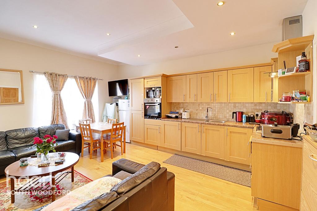 Stanley Road, South Woodford, London, E18 2 bed flat for sale £375,000