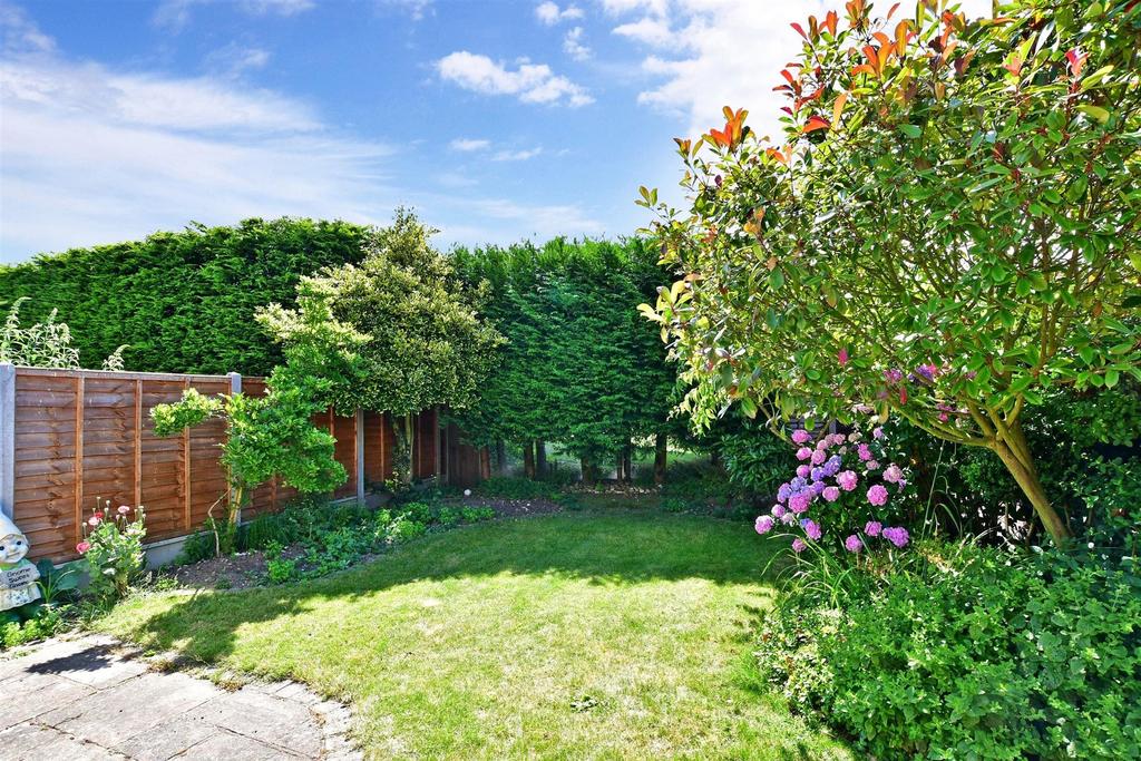 Oak Drive, Higham, Rochester, Kent 3 bed semidetached house £425,000
