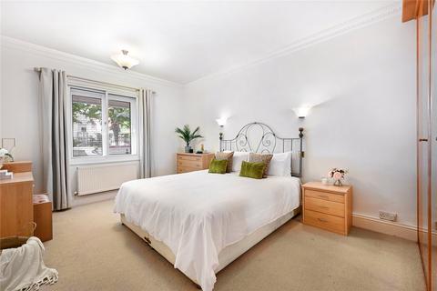 2 bedroom flat for sale, Montrose Court, Princes Gate, Knightsbridge