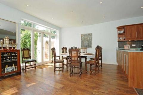undefined, Canons Drive, Edgware