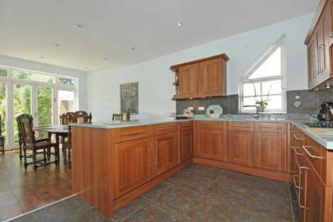 undefined, Canons Drive, Edgware