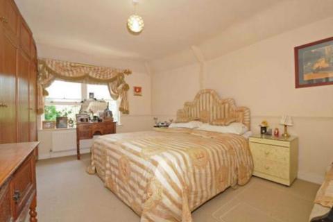 undefined, Canons Drive, Edgware